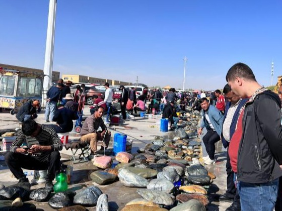 玉石巴扎渐成新疆南部经济发展新引擎