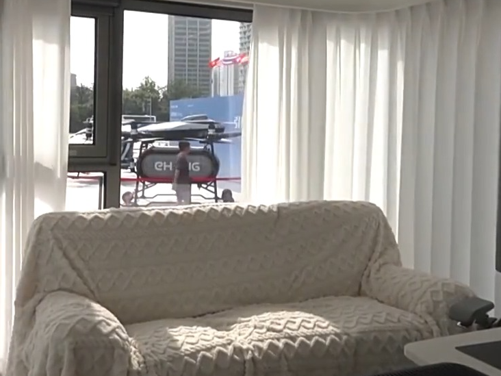 一批“新、奇、特”展品亮相 AI为消博会带来满满科技感