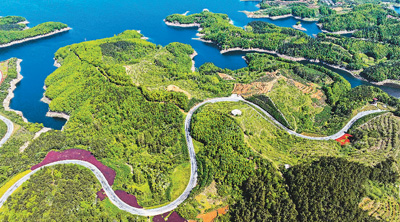 车在路上走 人在画中游