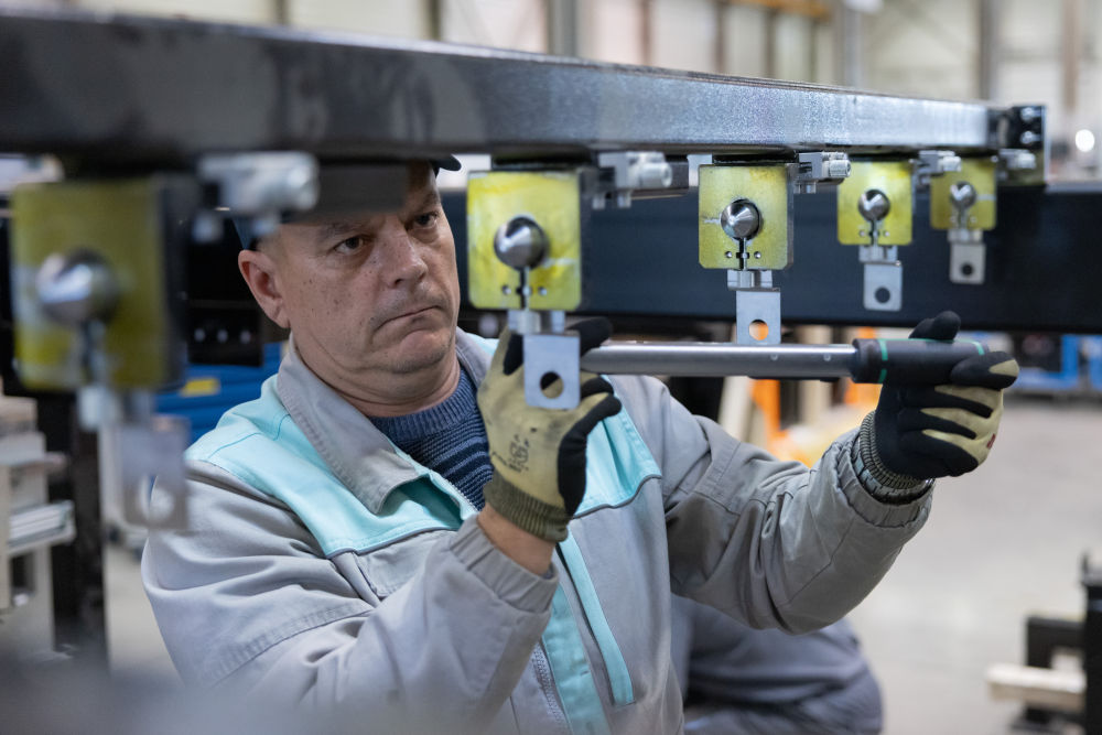 共话中国经济新机遇｜中国新能源汽车产业链坚定走全球化之路