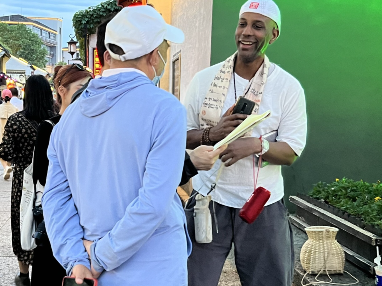 文化中国行｜国际友人爱上古文 大赞中华文化