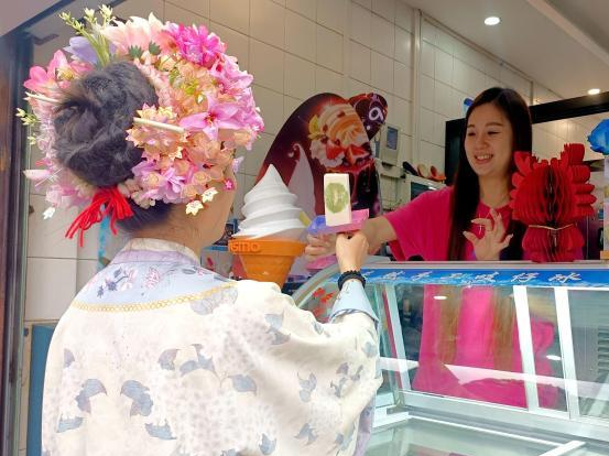 台湾夫妻“登陆”卖冰棒 漳州古城成创业“福地”