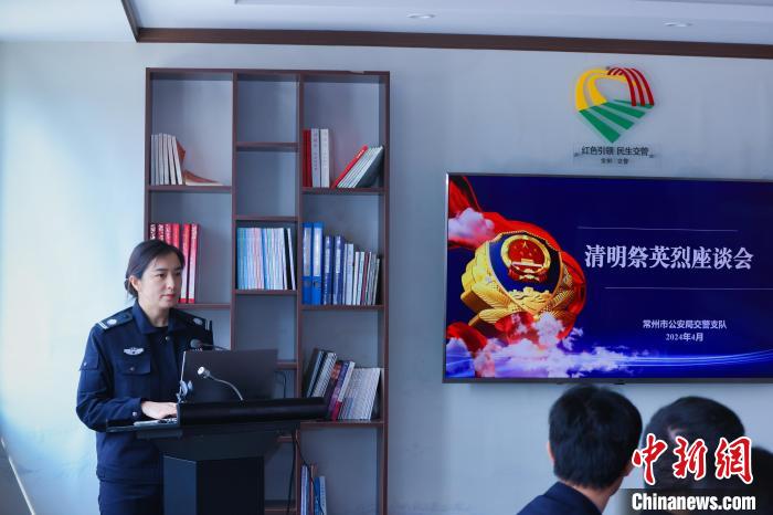 公安英雄李忠为维护道路安全献出生命女儿接棒续写忠诚