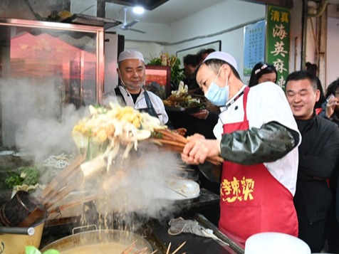 赏花游、小城游……清明踏春绽放消费新活力