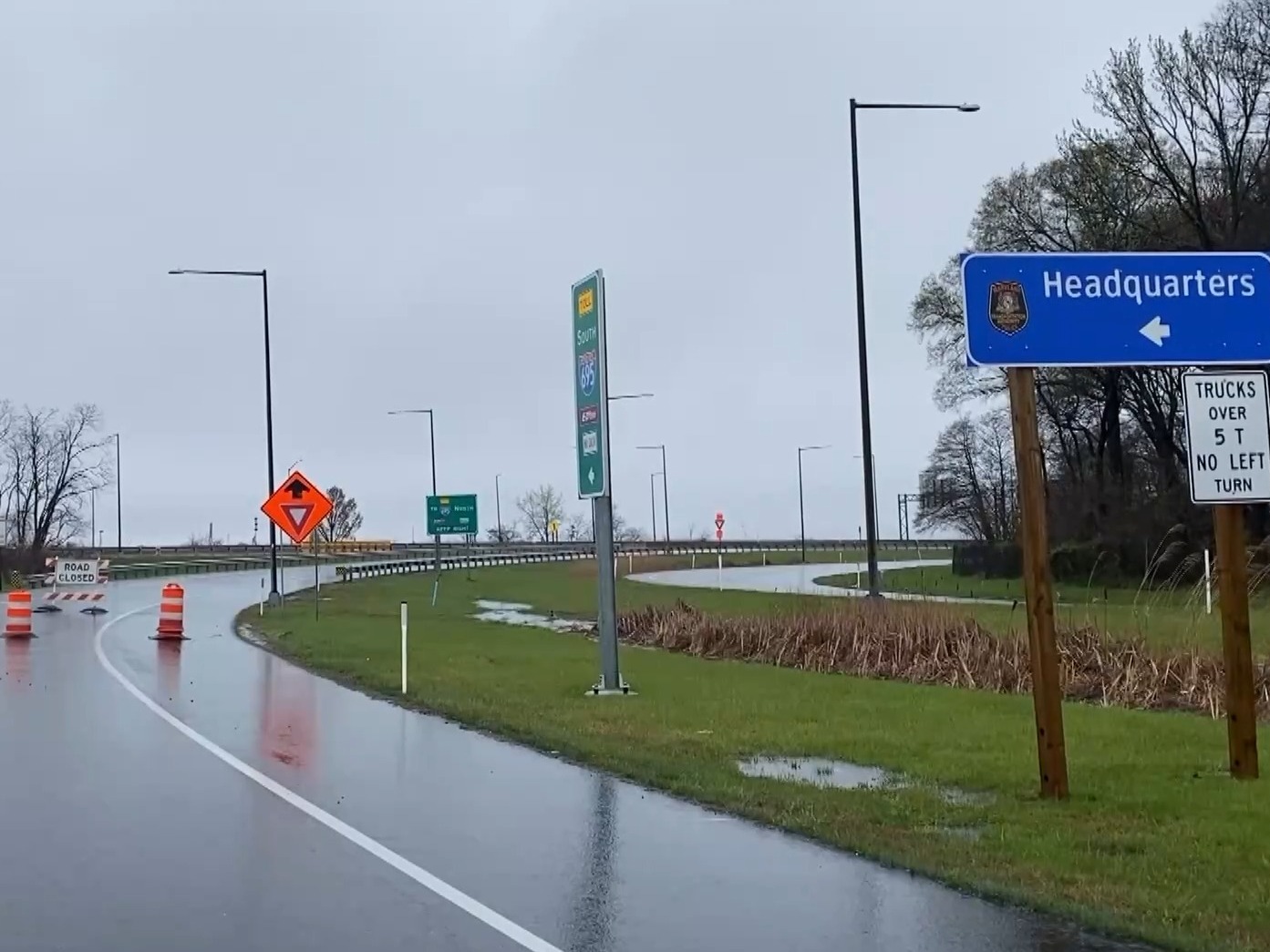 央视记者探访丨美国巴尔的摩港持续关闭 专家称撞桥事故严重影响当地经济