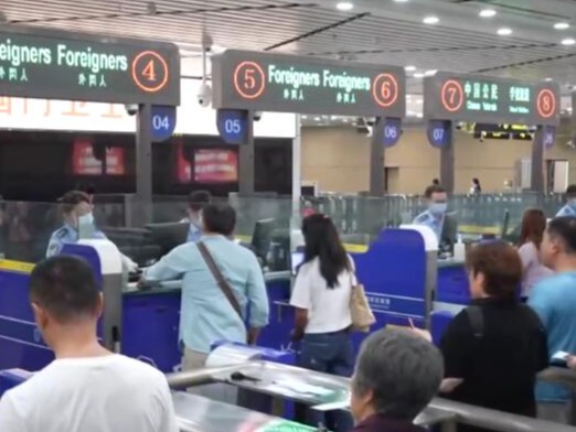 港澳居民“北上”成热潮 清明假期拱北口岸迎客流高峰