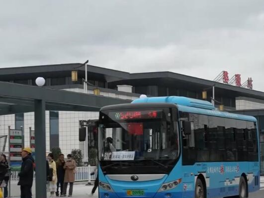 全力应对客流高峰 交通部门“多点发力”做好假期运力和服务保障工作