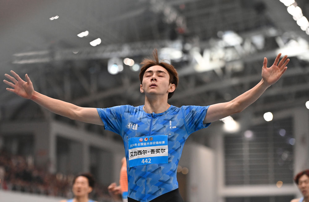 追光丨20天内两破全国纪录，这位新疆帅小伙想要追赶苏炳添