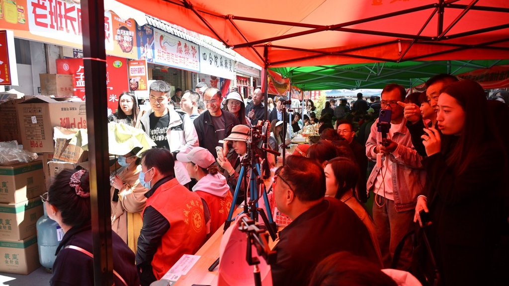 “春日经济”热力足 激发消费市场新活力