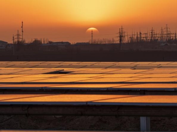 共话中国经济新机遇｜通讯：促进中乌绿色能源合作——探访乌兹别克斯坦撒马尔罕光伏项目