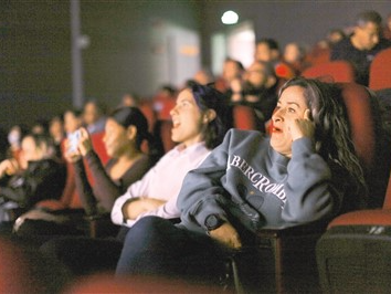 共叙人与自然和谐佳话（环球热点）