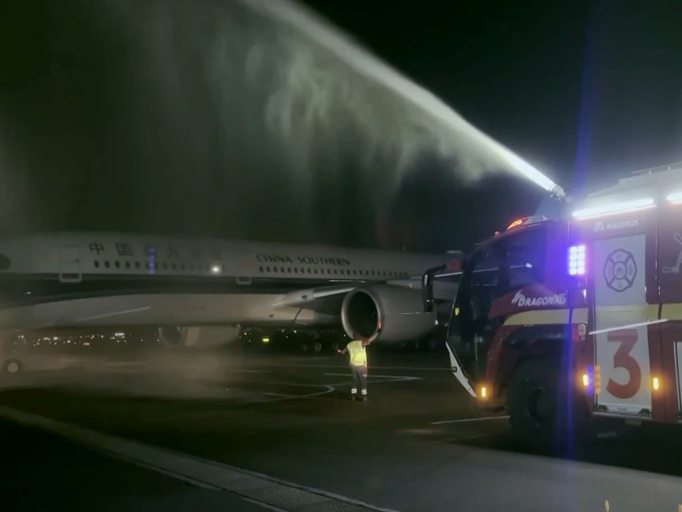 深圳—墨西哥城直飞航线开通 中国客机获“过水门”礼遇