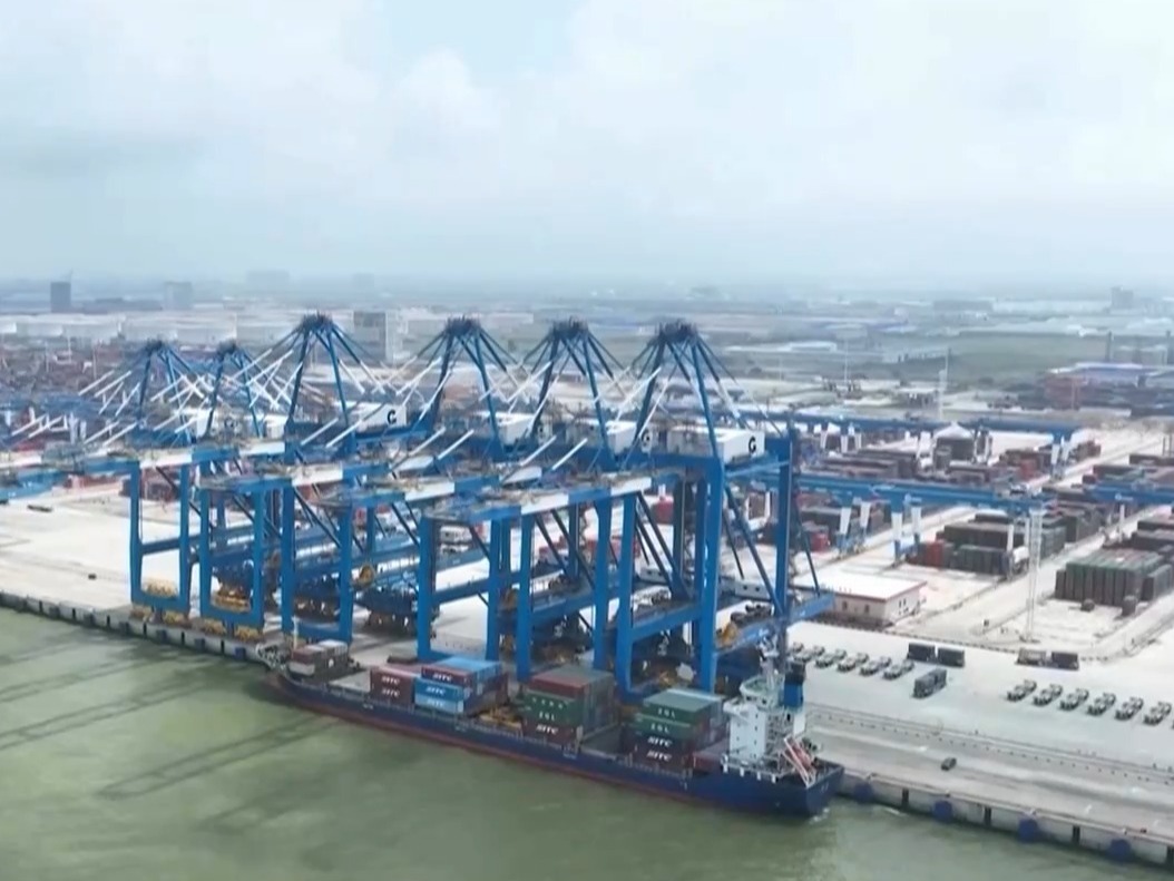 今年西部陆海新通道运输货物超30万标箱