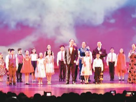 以诗歌倾诉游子情（侨界关注）