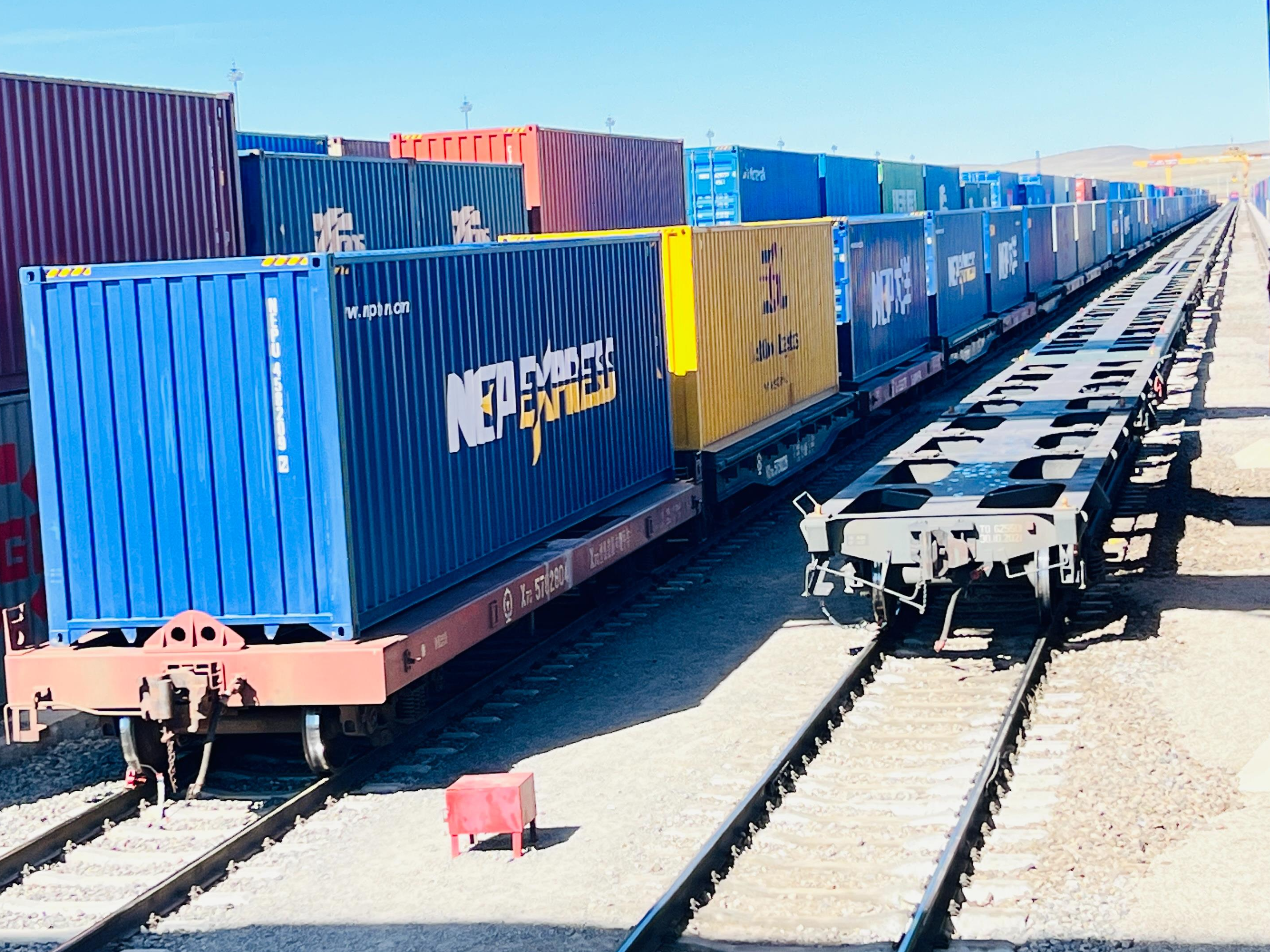 满洲里铁路口岸通行中欧班列突破1700列