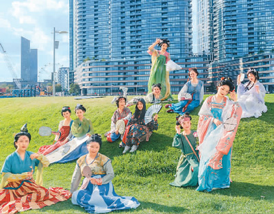 向世界展示汉服之美