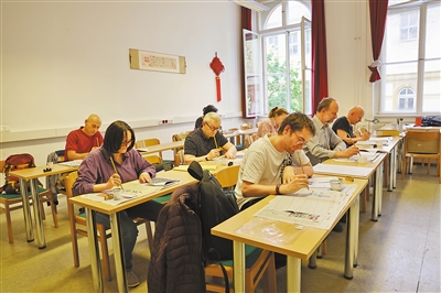 扩大人文交流合作 夯实中匈友好根基