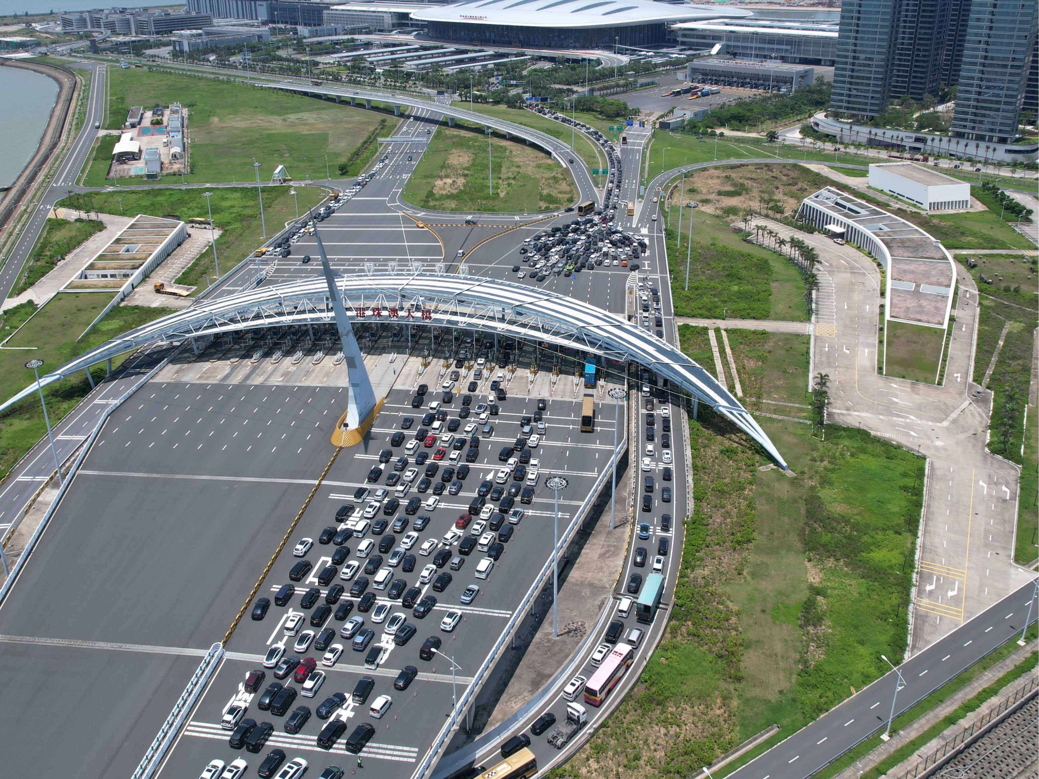 历史最快！港珠澳大桥今年出入境旅客超1000万人次
