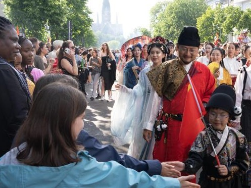 中国汉服方阵首次亮相柏林文化狂欢节