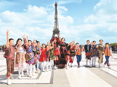 从五指山唱到塞纳河（共建文明百花园·中法建交60周年）