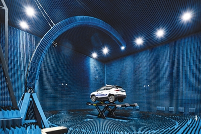 “聪明的车”驶上“智慧的路”（经济新方位·走进国家制造业创新中心）