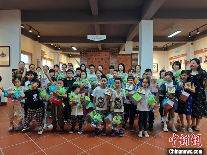 漳台青少年福建漳州体验竹编非遗文化