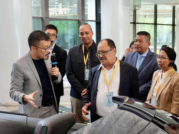 【我在中国当大使】 在山城“跨越山海”