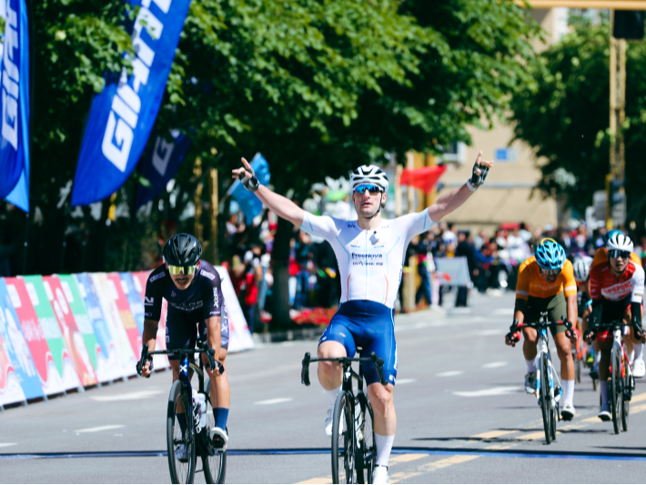 “我给这个赛事打满分”——环湖赛中外参赛车手感慨比赛“太值了”