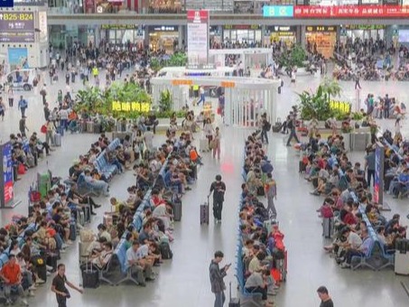 1至5月全国铁路发送旅客17.3亿人次 同比增长20.2%