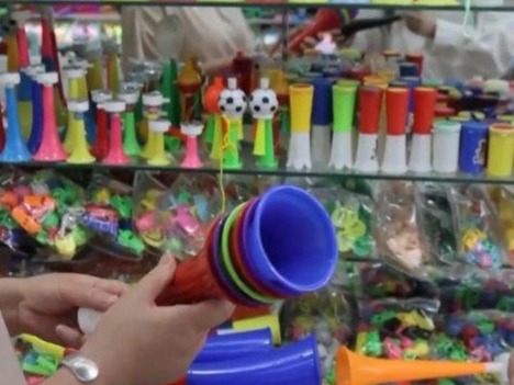 泡沫棒、手摇铃出口爆单 欧洲杯带火“义乌造”