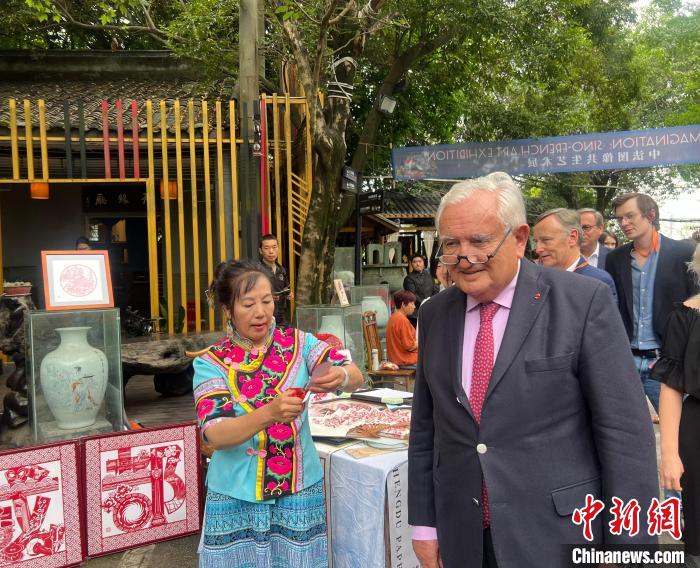 法国前总理拉法兰：文化交流是法中关系的重要纽带