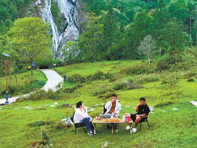 揽山林胜景 赏生态奇观（经济聚焦·新型旅游业态观察）