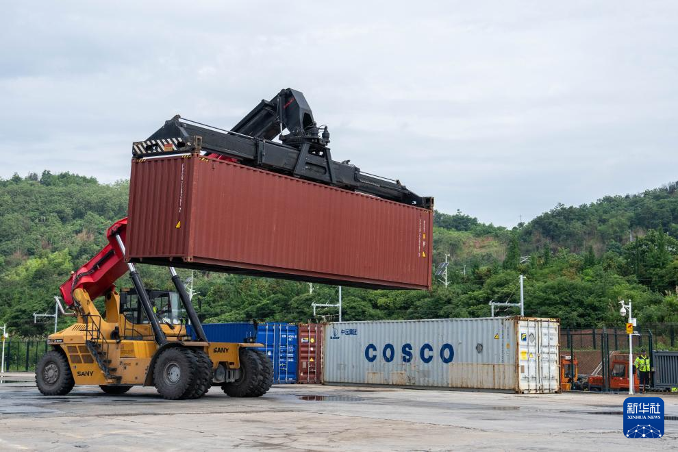 “湘粤非”陆海联运国际班列累计开行1000列