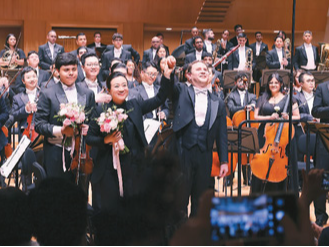 共奏中委友谊之歌（共建文明百花园）