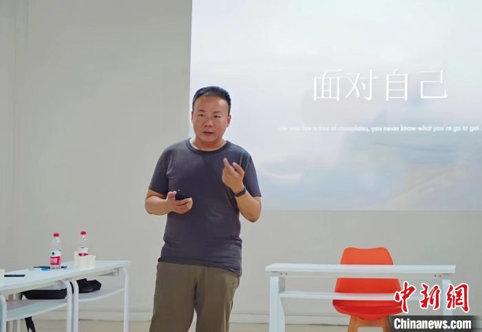 台籍教师扎根重庆10年：职业教育里挖掘学生无限可能