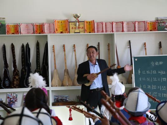 新疆非遗传承人：库姆孜是陪伴我50多年的朋友