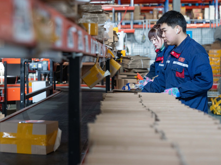 综述｜观察人士认为增长预期上调凸显中国经济发展前景乐观