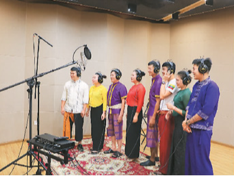 坚守40年，他们将万场电影“译”进佤山（深观察）