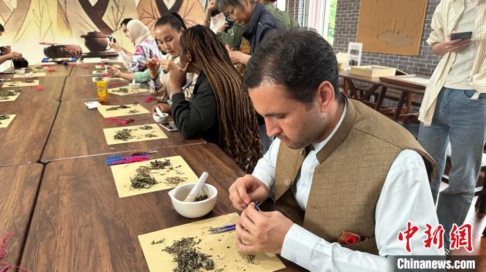 留学生浙江台州体验端午习俗：被中国文化“圈粉”