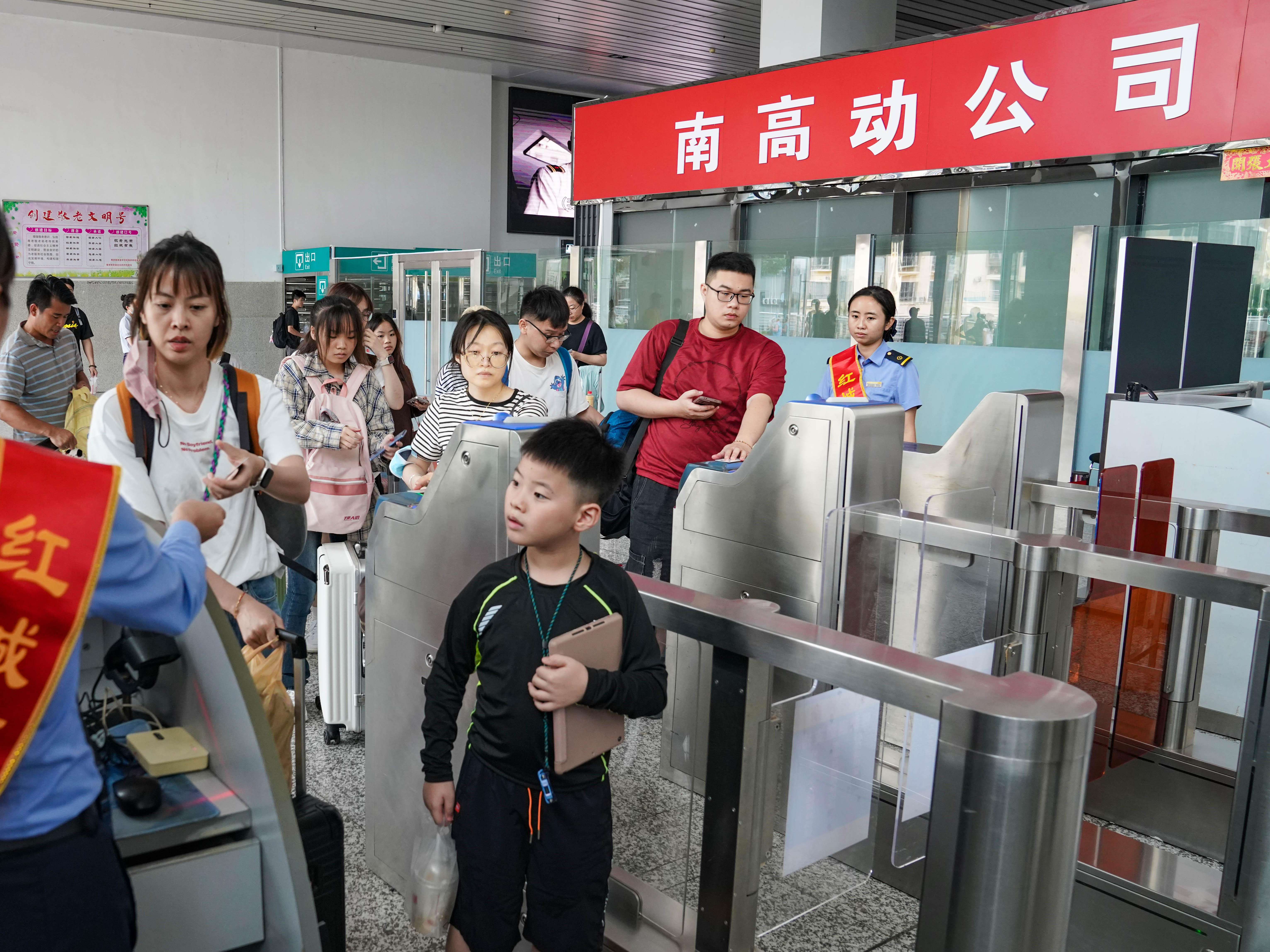 “静音车厢”、旅游计次票……暑运铁路服务上新，来体验！