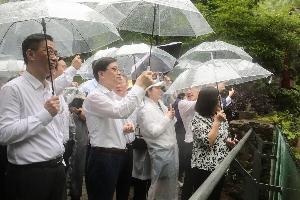 珍稀“国宝”再临香江 续写两地“熊猫情缘