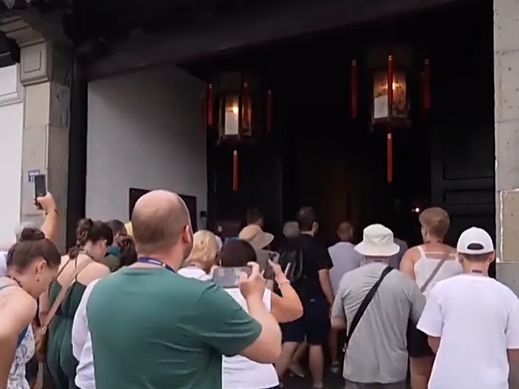 入境游升温 外国游客“说来就来”切身感受中国魅力