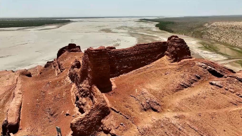 新疆墨玉：红白山奇景多壮美