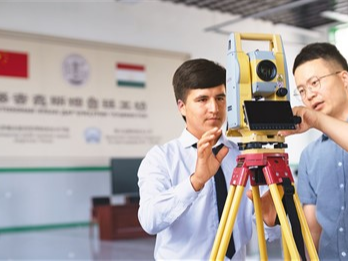 为塔吉克斯坦培育更多技能人才