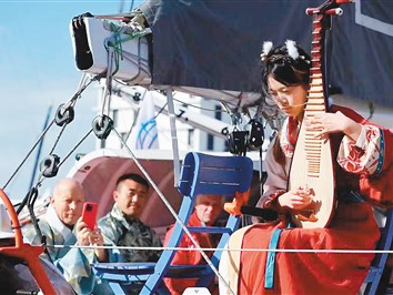 巴黎街头回响琵琶乐曲