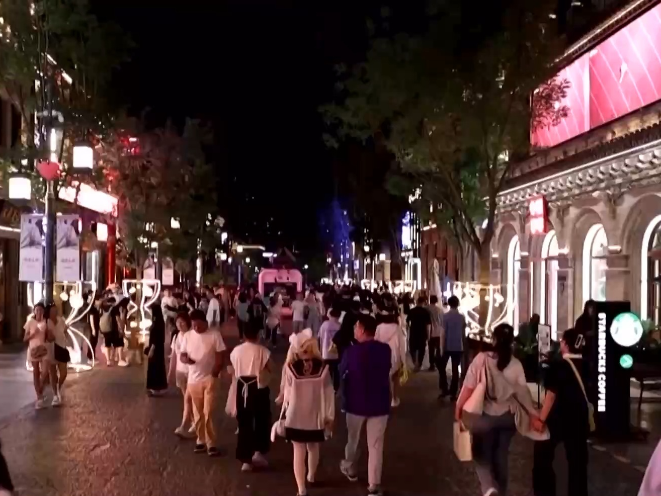 夏日文旅热力“上新” 各地启动夜游模式