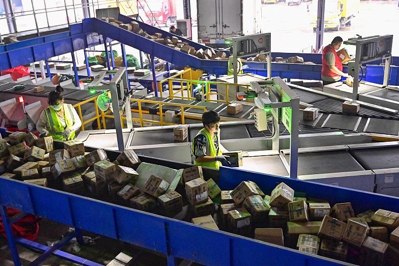 海外网评：中国电商“潮”出圈，激发消费新活力