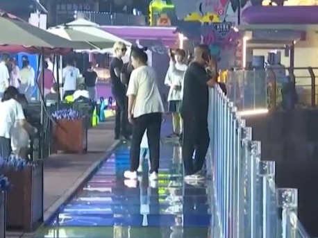 多地景区客流量持续攀升 暑期文旅消费市场乘“热”而上