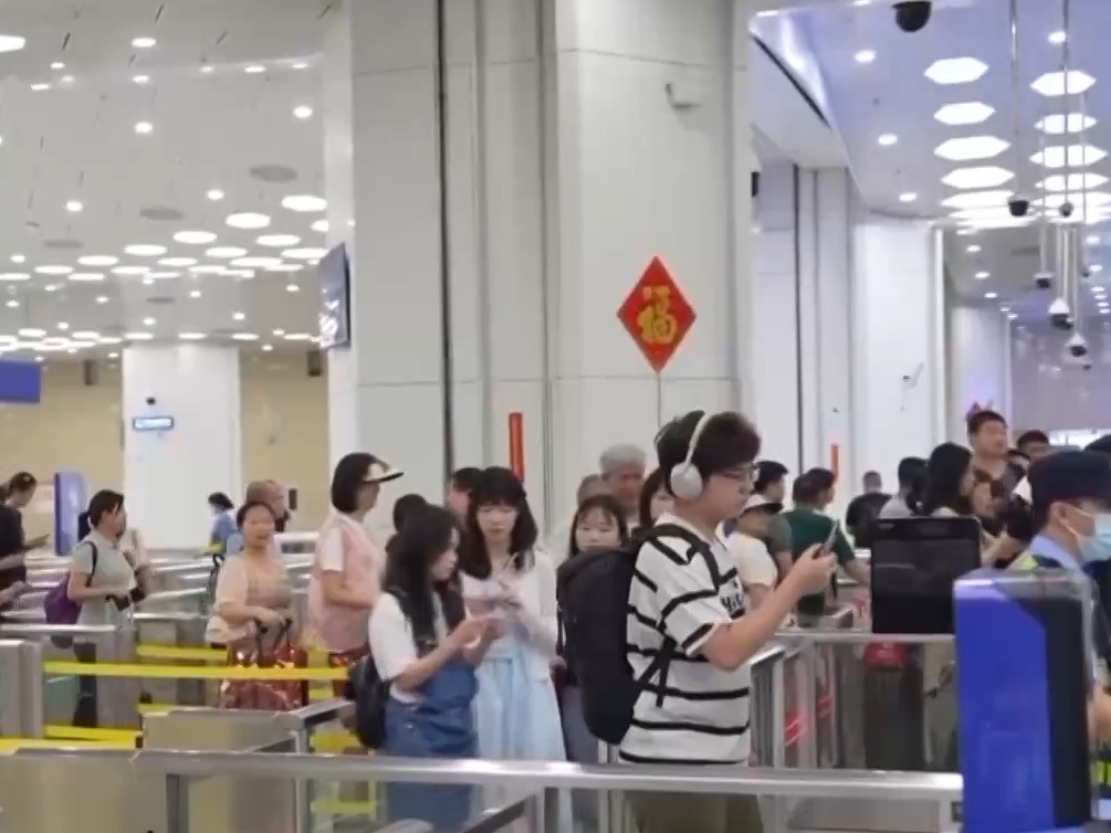 横琴口岸暑期出入境旅客超百万人次