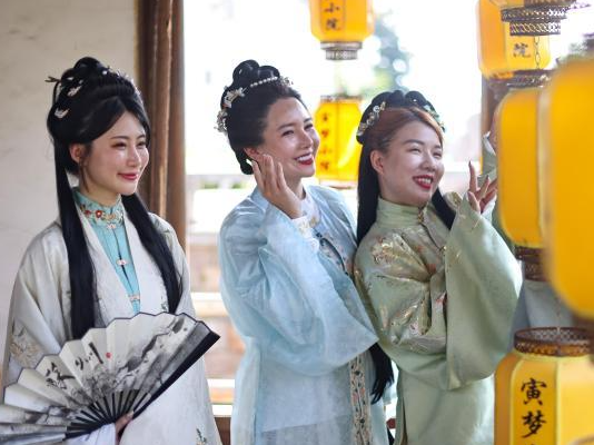 百闻不如一见：“00后”台青首访大陆体验江南生活